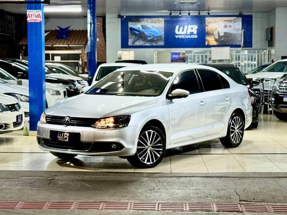 VOLKSWAGEN JETTA 2.0 TSI HIGHLINE 200CV GASOLINA 4P TIPTRONIC VOLKSWAGEN JETTA 2.0 TSI HIGHLINE 200CV GASOLINA 4P TIPTRONIC
